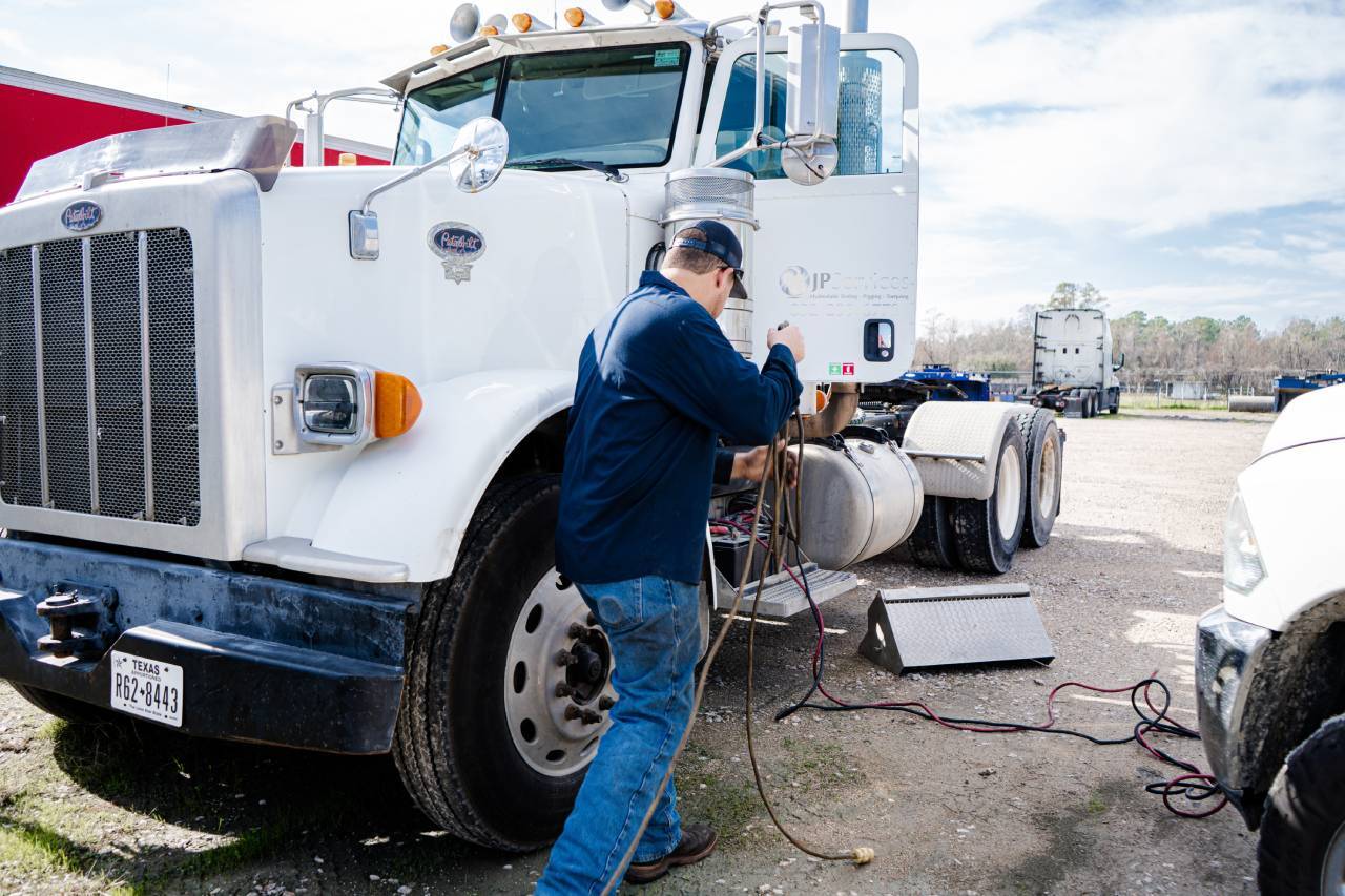 5 Tips to Choose the Right Mobile Truck Shop for Your 18-Wheeler
